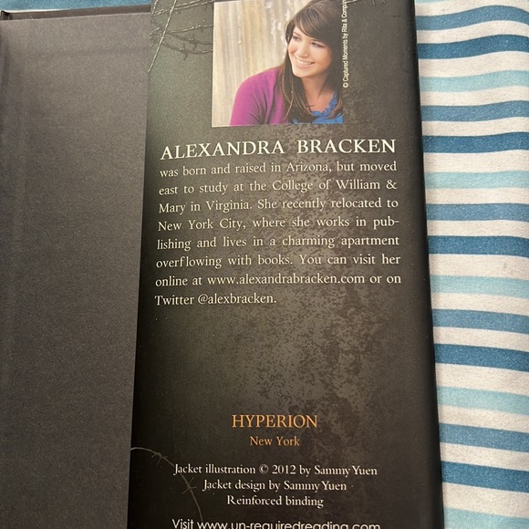 🛍️ 2 for $15 🛍️ The Darkest Minds Book - Picture 4 of 4